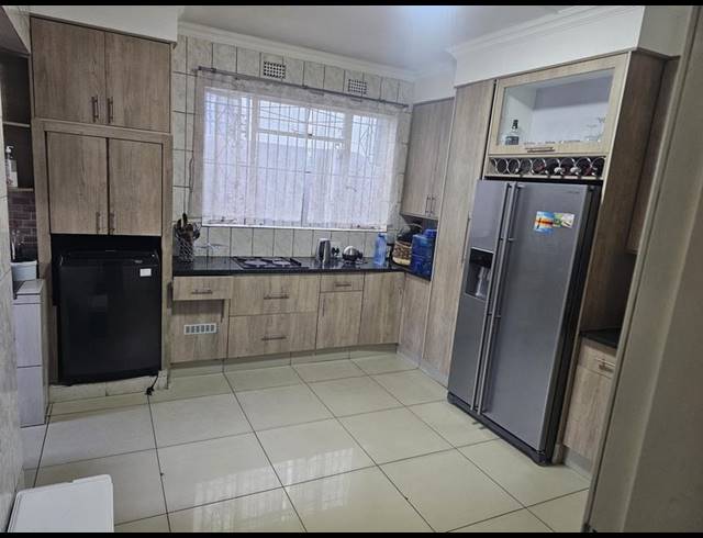 2 BEDROOM PROPERTY TO RENT IN KENSINGTON